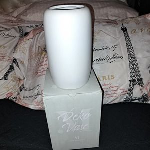 Imported 8 inch Mia Milano White Pampas Grass Floor or table Vase Ceramic